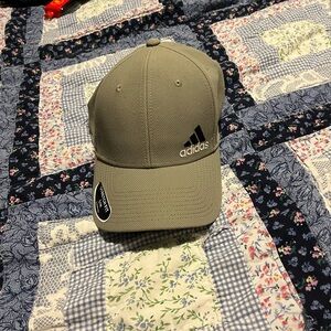 Men’s adidas fitted hit. NWT.